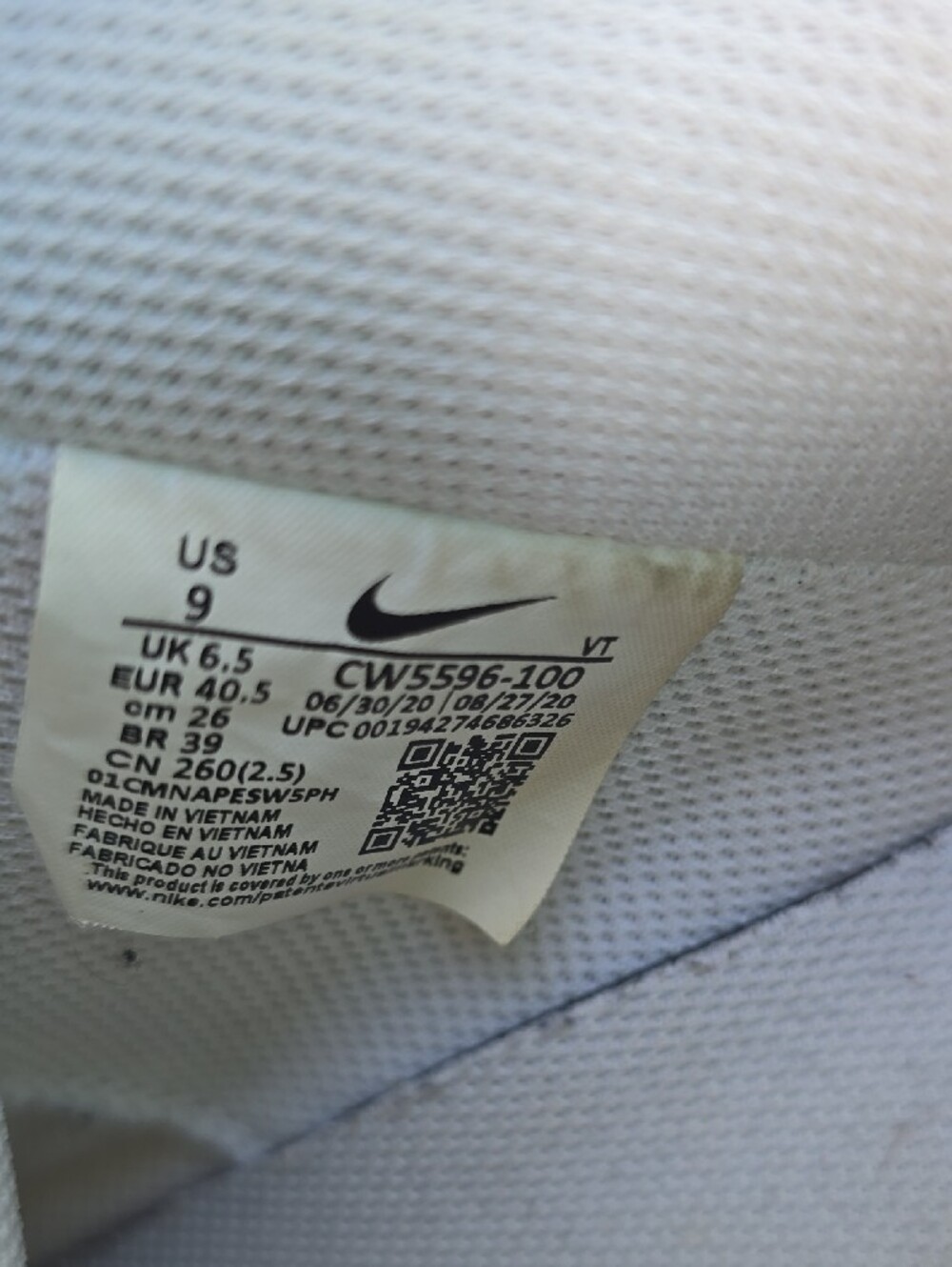 Nike Women's White Nike Sneakers - Picture 5 of 6